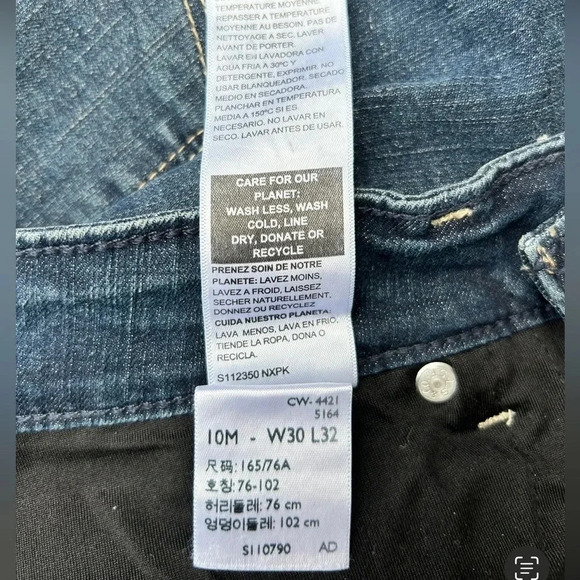 Levi's Women’s Signature Gold Totally Shaping Straight Leg Jean Size 10M/W30/L32 - Picture 9 of 11